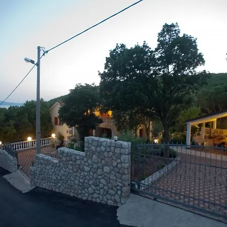 2-bedroom With Terrace In 3542-1 Apartment *